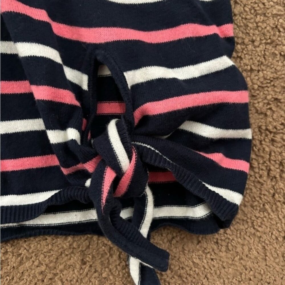 GAP- Sweater​​​​​​ - Picture 2 of 2